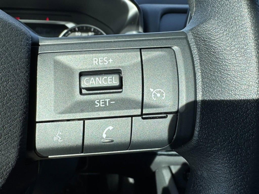 Used 2025 Nissan Rogue S image 17