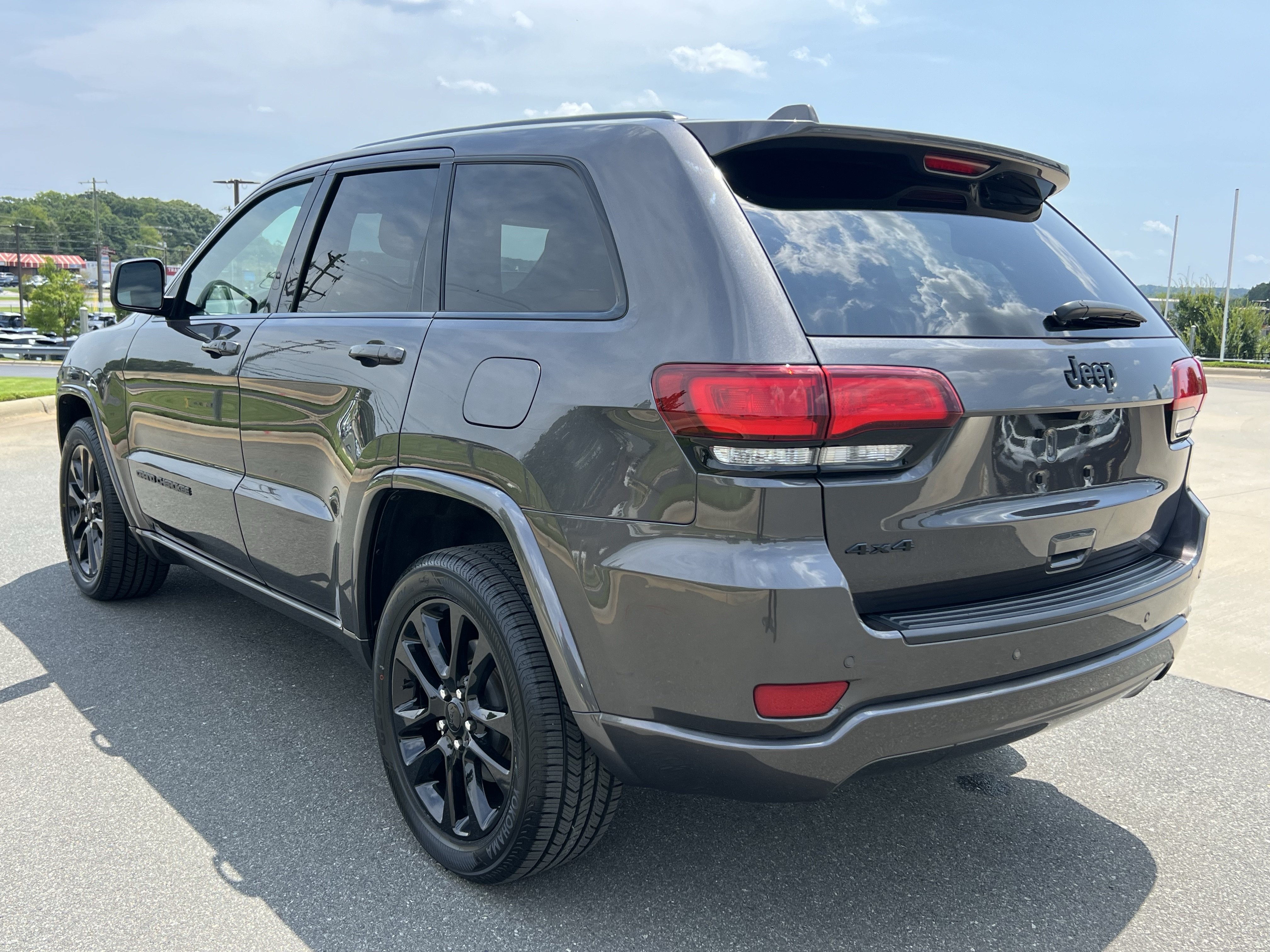Used 2021 Jeep Grand Cherokee Laredo X AWD/4WD image 8