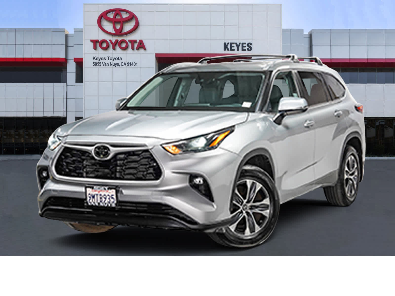 Used 2024 Toyota Highlander XLE AWD/4WD image 1