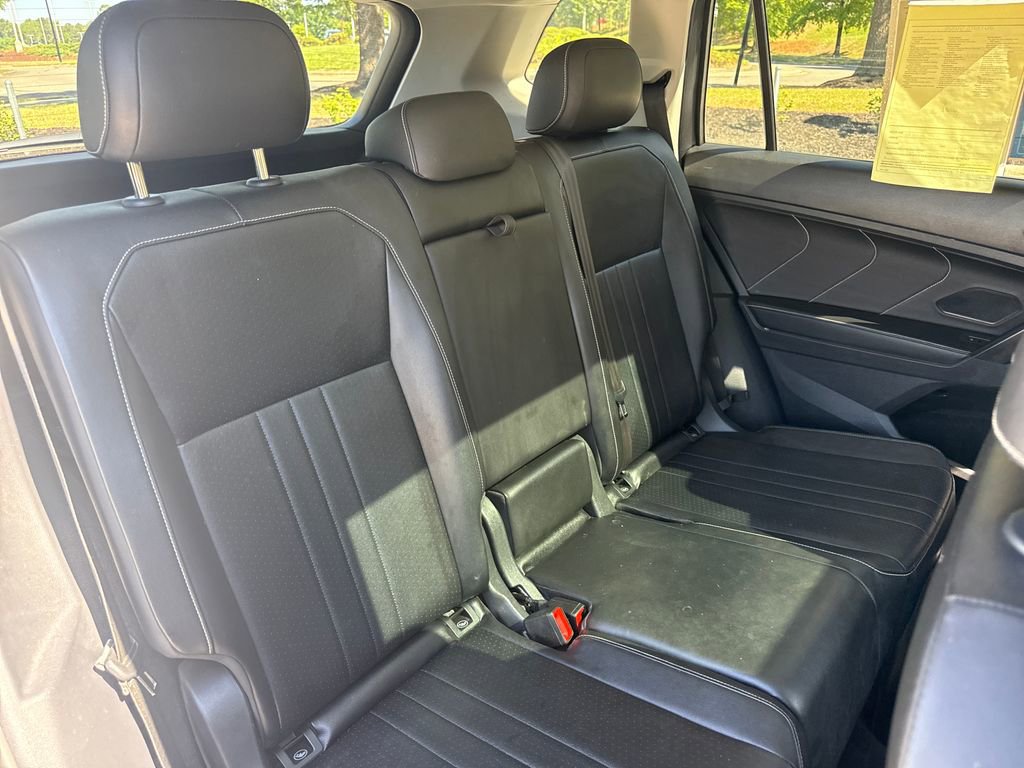 Used 2022 Volkswagen Tiguan SE AWD/4WD image 33