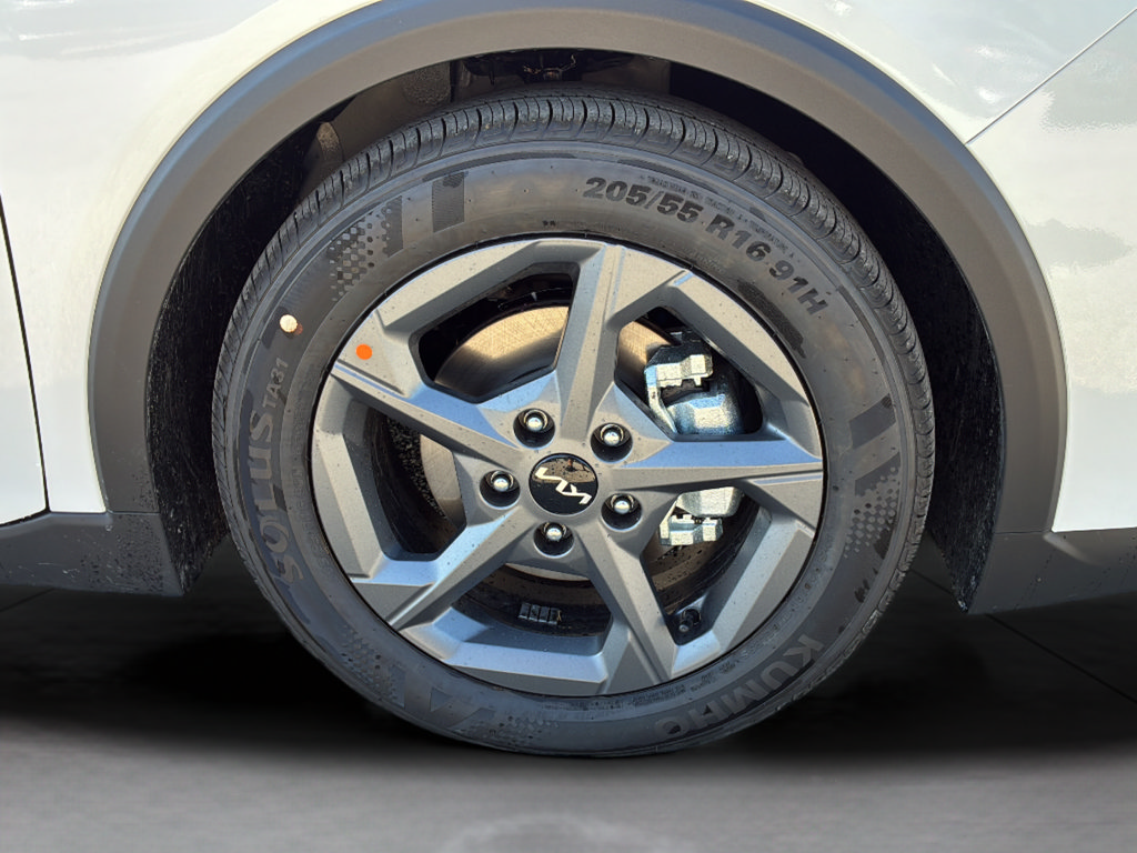 New 2026 Kia K4 FWD image 31