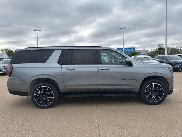 Used 2024 Chevrolet Suburban RST w/ Luxury Package AWD/4WD image 2