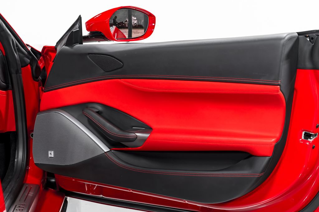 Used 2020 Ferrari Portofino RWD image 35