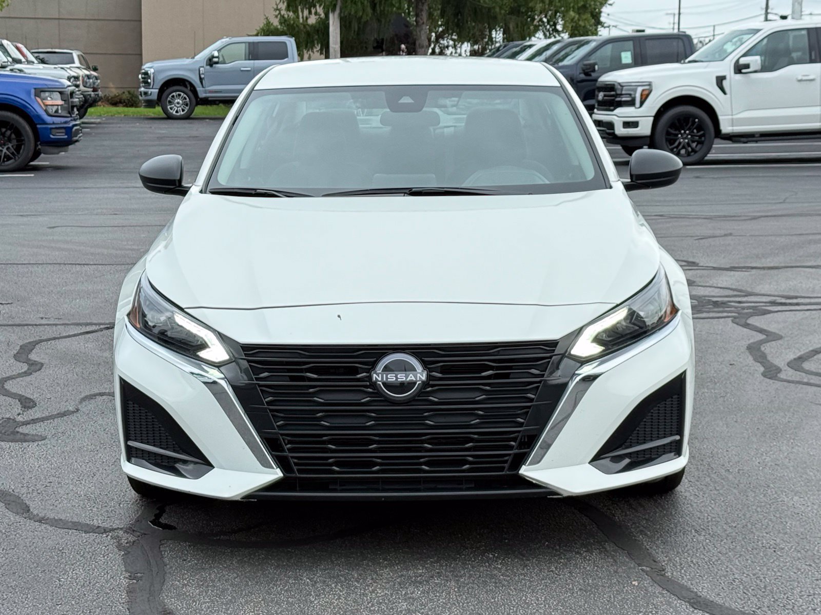 Used 2025 Nissan Altima 2.5 SV FWD image 9