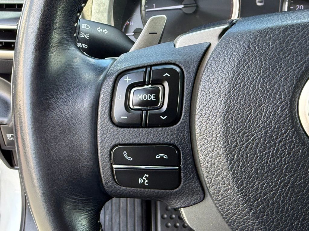 Used 2017 Lexus IS 200t RWD image 18