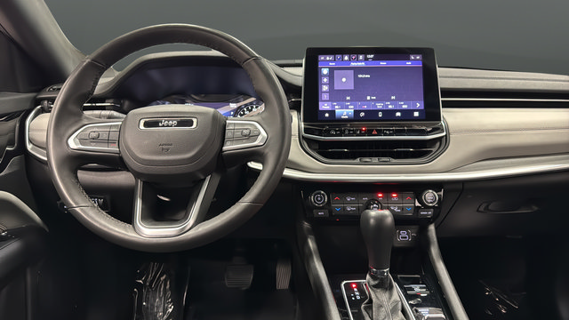 Certified 2025 Jeep Compass Limited AWD/4WD image 10