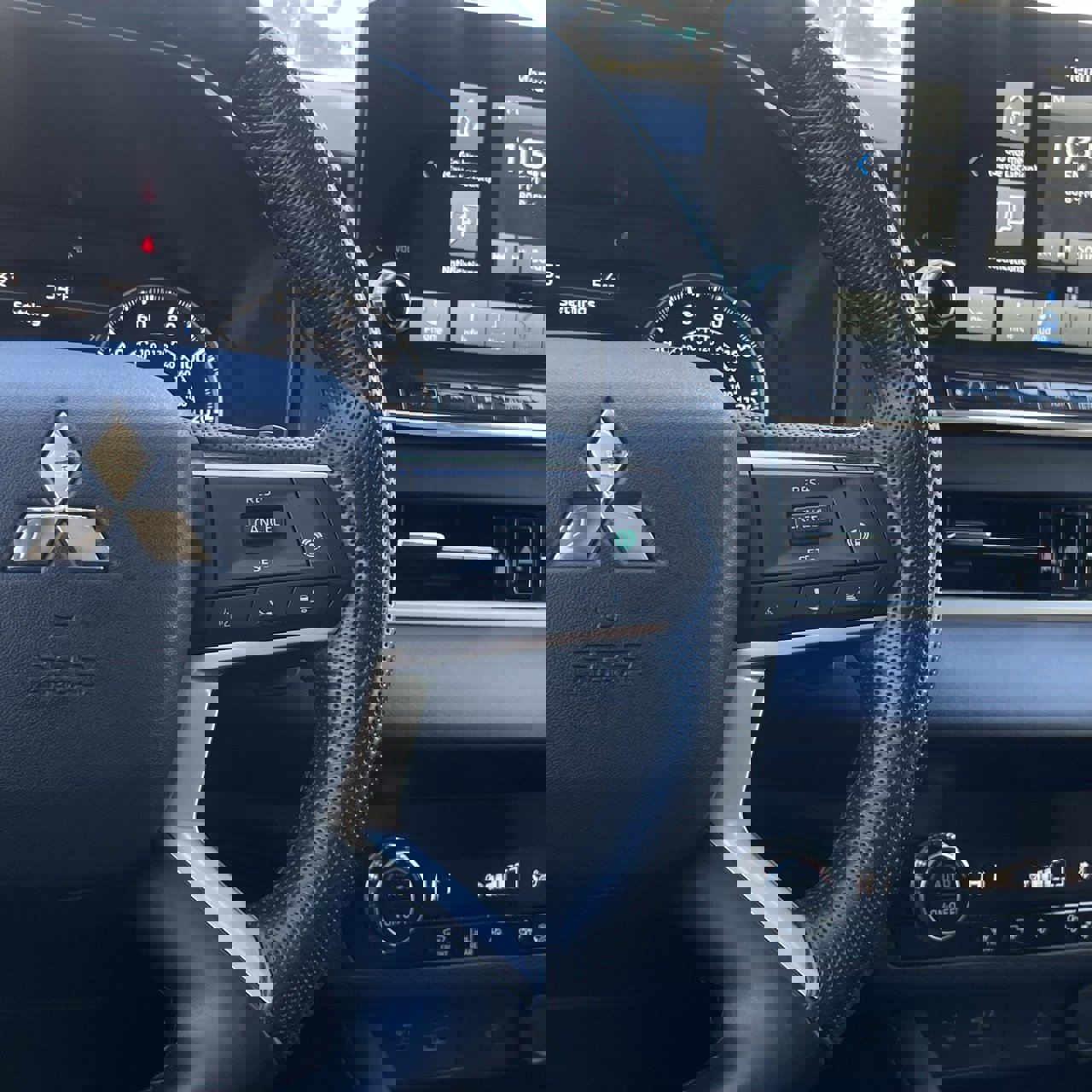 Used 2024 Mitsubishi Outlander SE image 16