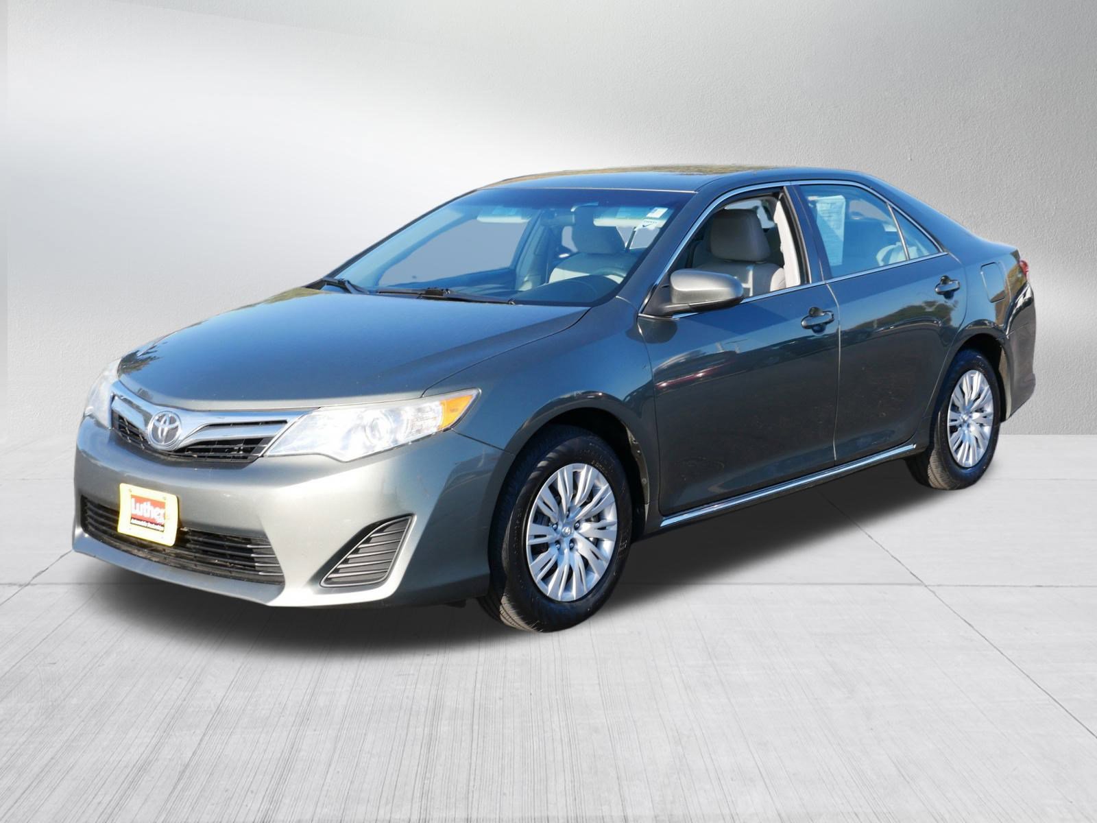 Used 2013 Toyota Camry LE image 3