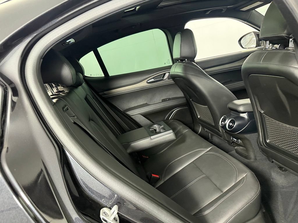 Used 2023 Alfa Romeo Stelvio Ti AWD/4WD image 30