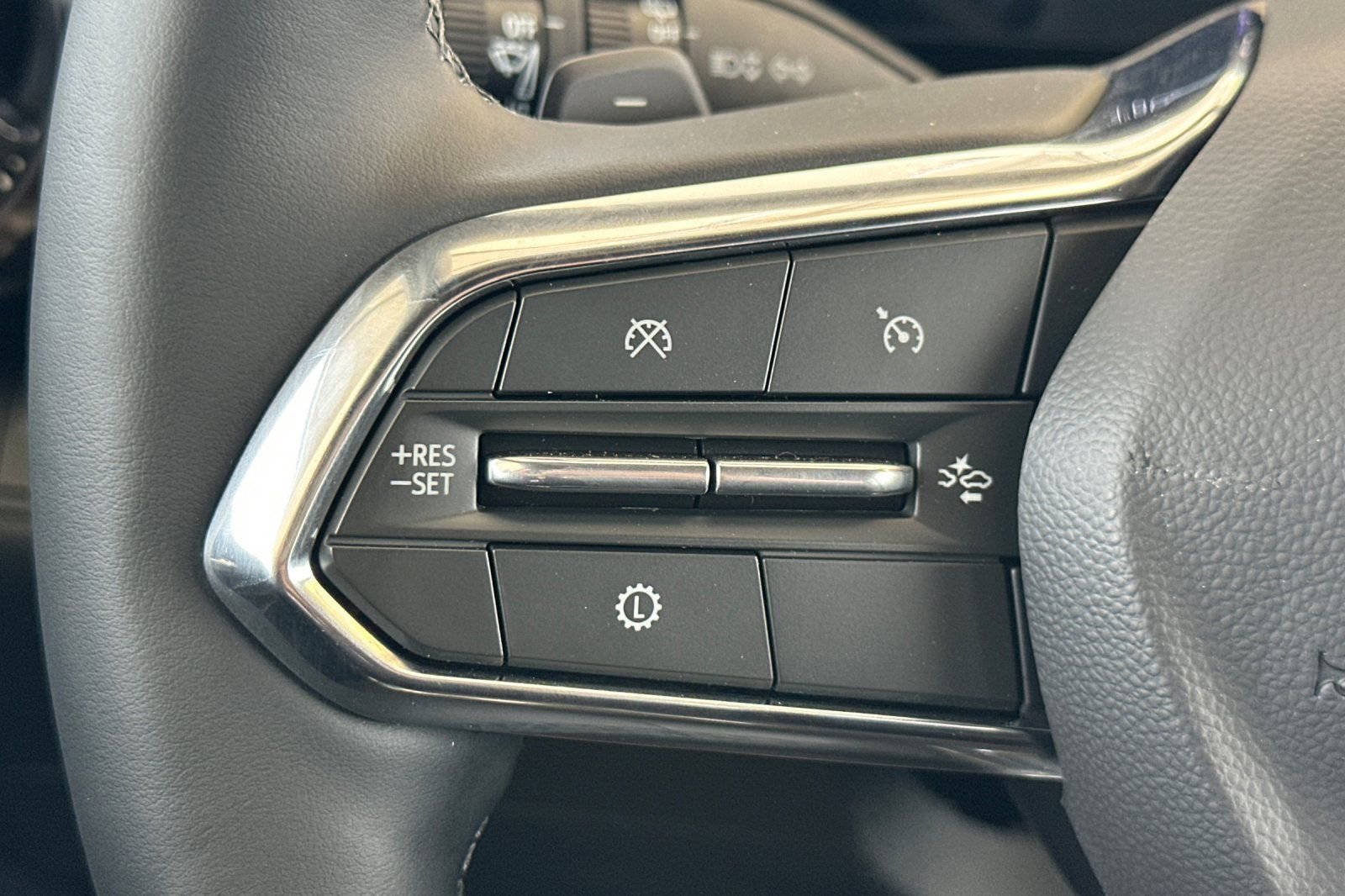 New 2026 Chevrolet Equinox LT w/ Midnight Edition AWD/4WD image 27