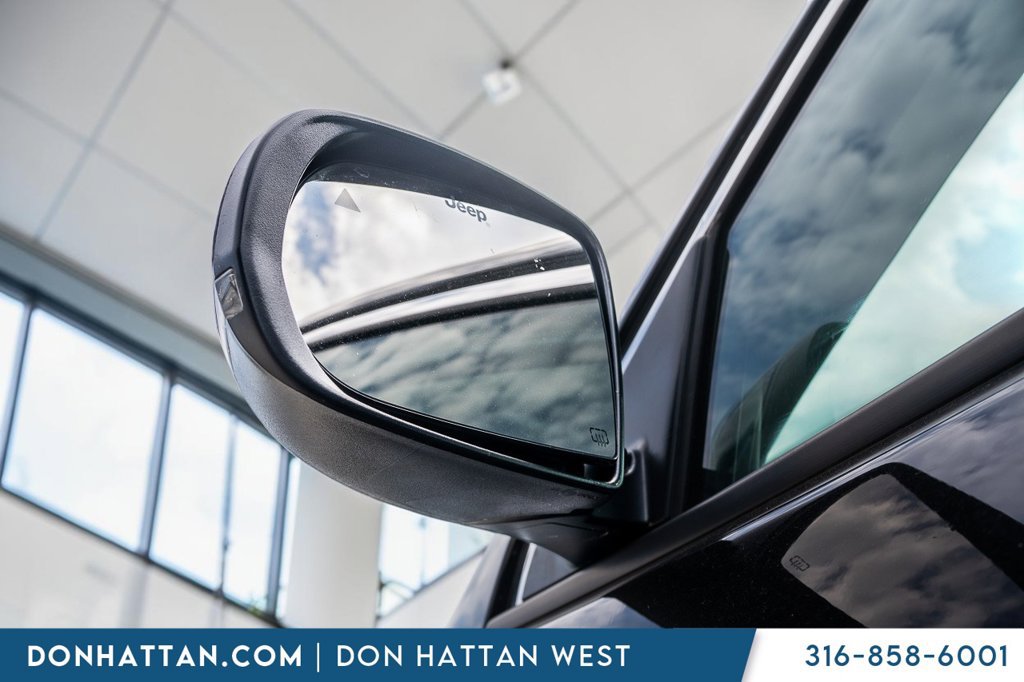 Used 2022 Jeep Compass Limited AWD/4WD image 33