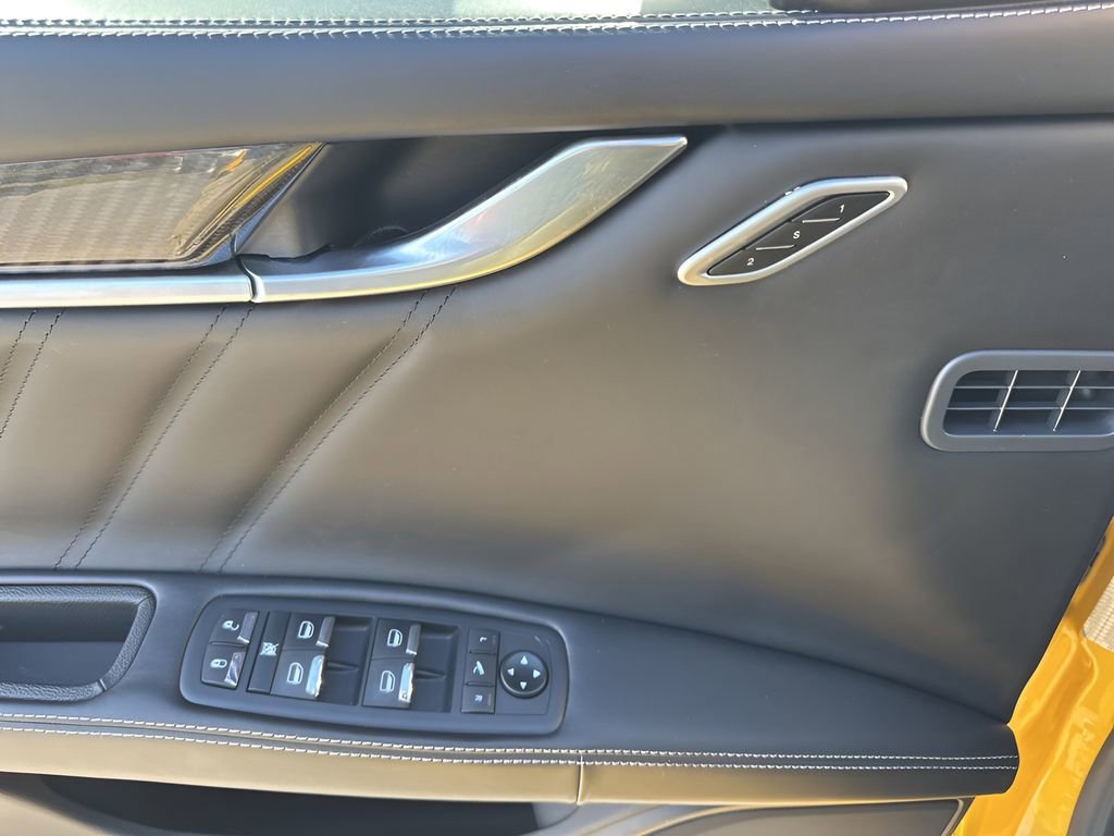 Used 2021 Maserati Ghibli Trofeo image 28