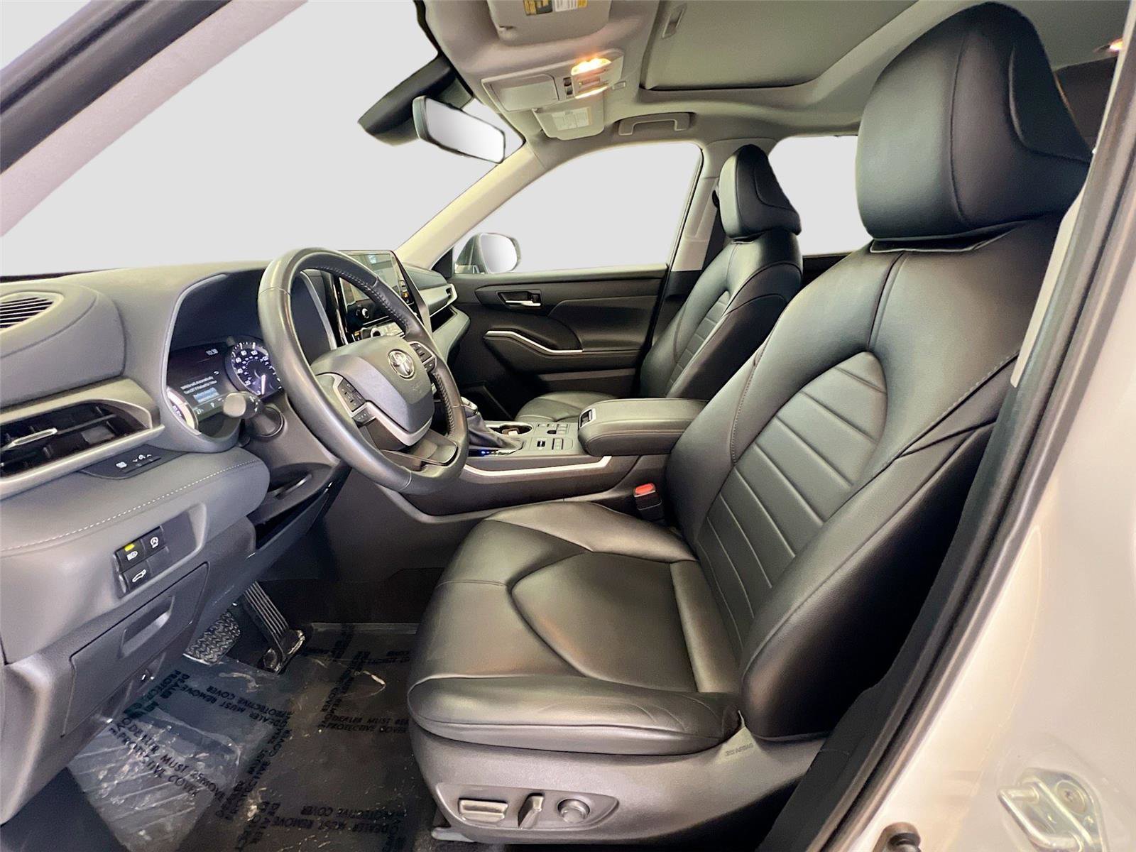 Used 2024 Toyota Highlander XLE image 24