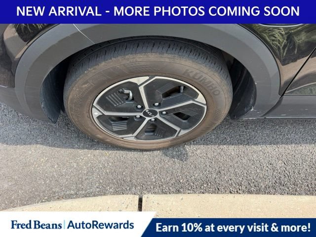 Used 2023 Kia Niro EX w/ EX Cold Weather Package FWD image 4