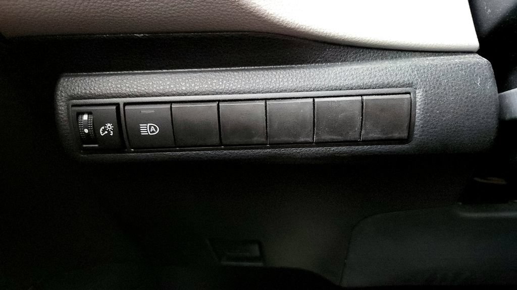 Certified 2021 Toyota Corolla LE w/ Carpet Mat Package (TMS) FWD image 32