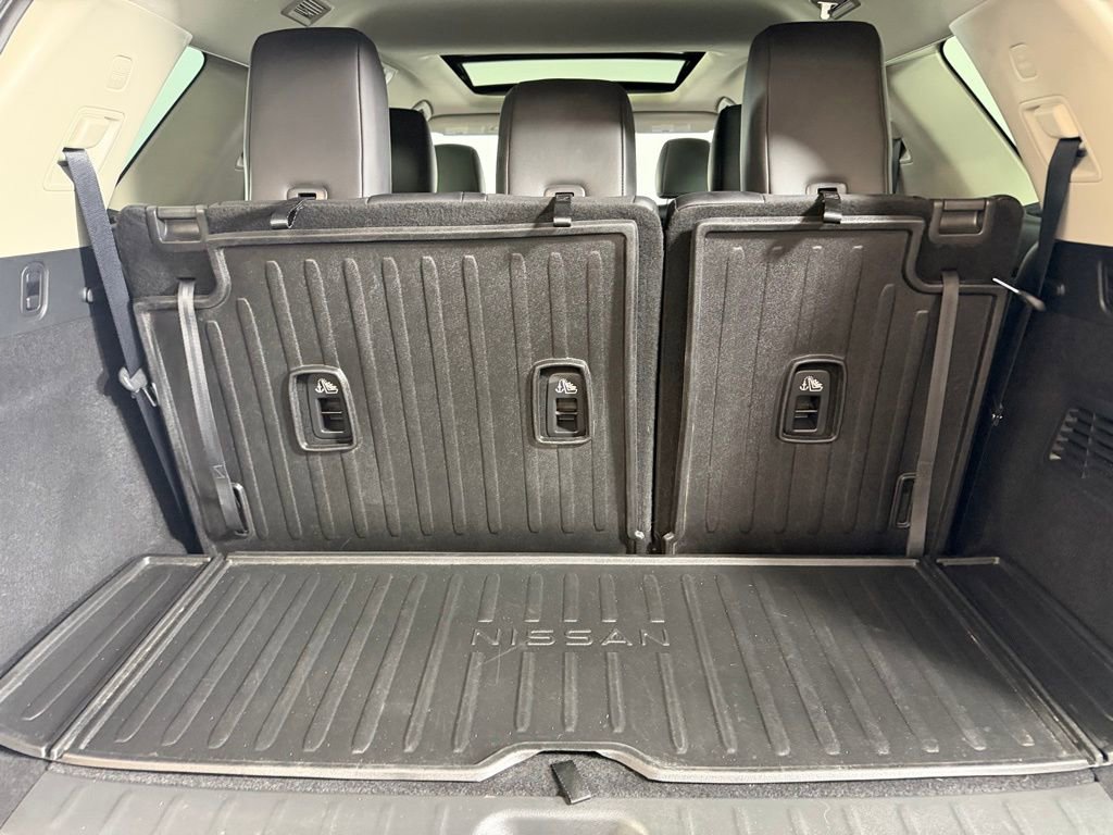 Used 2024 Nissan Pathfinder Platinum w/ Black Appearance Package image 31