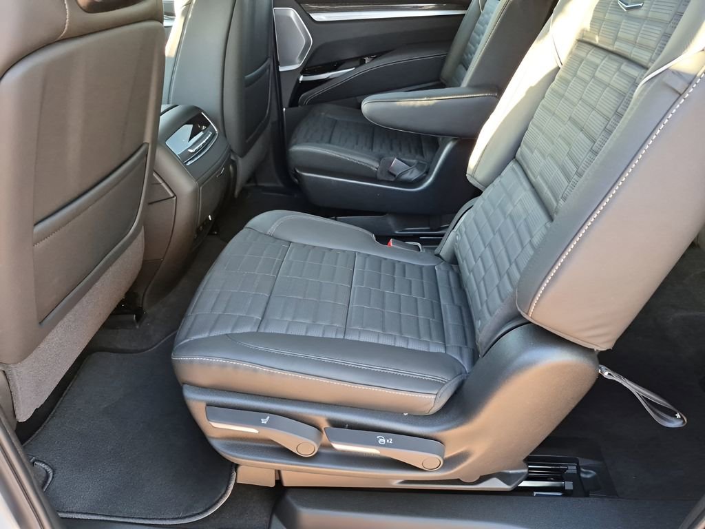 New 2026 Cadillac Escalade ESV V image 20