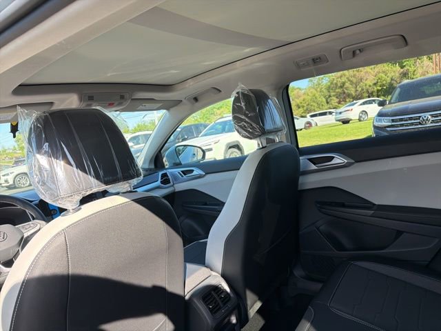 New 2026 Volkswagen Taos SE FWD image 7