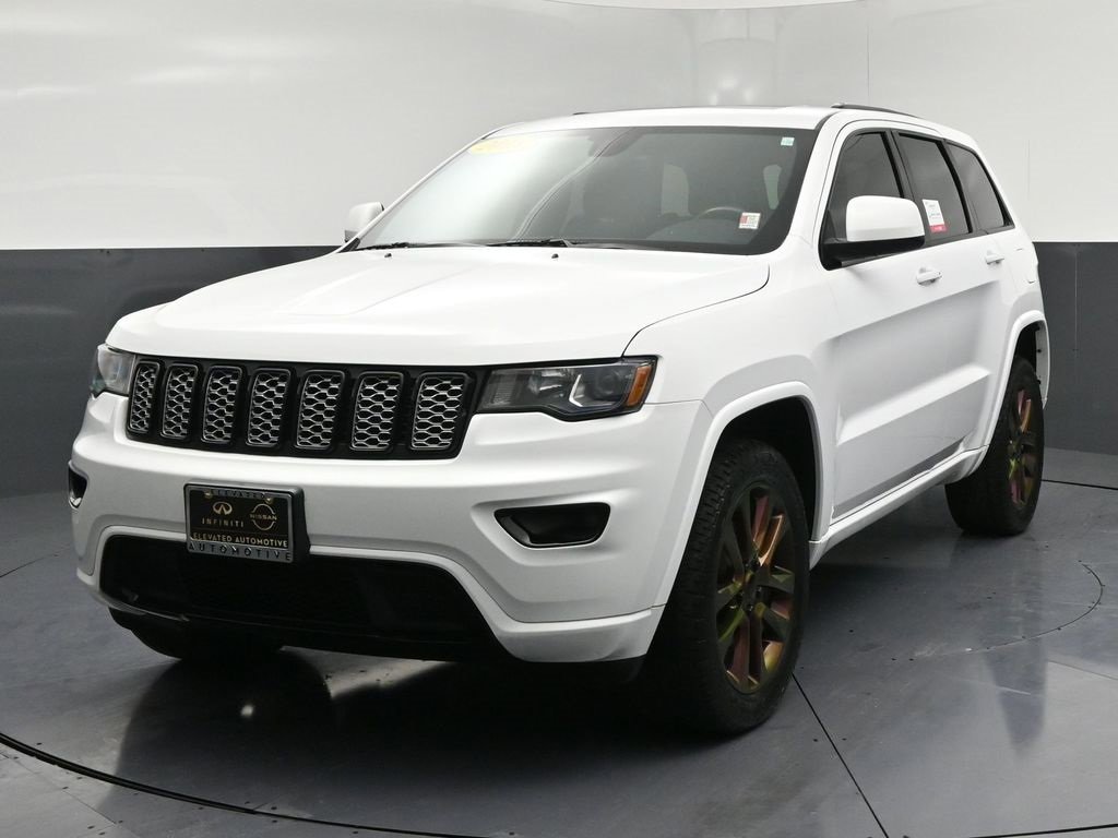 Used 2018 Jeep Grand Cherokee Altitude image 3