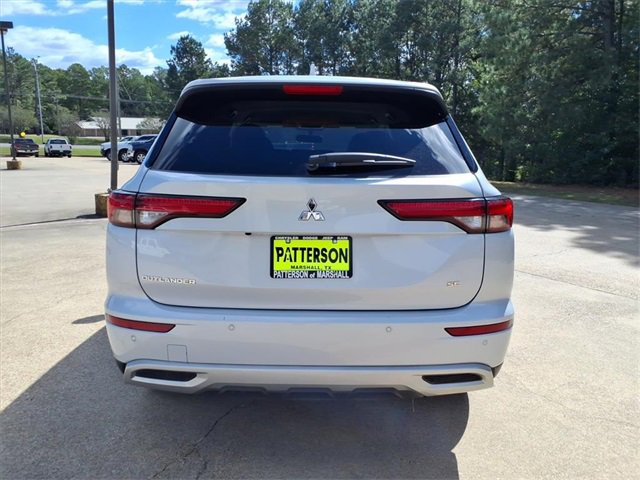 Used 2024 Mitsubishi Outlander SE image 3