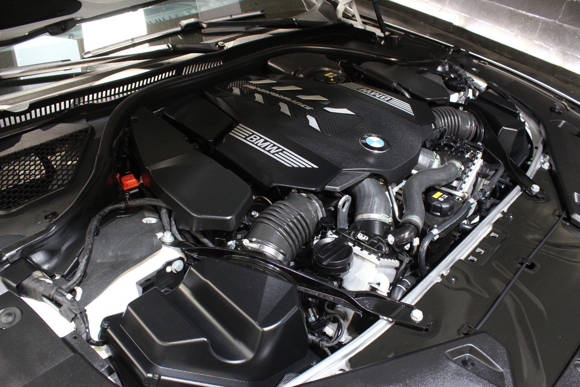 Used 2022 BMW M850i xDrive Convertible w/ M Carbon Exterior Package AWD/4WD image 32