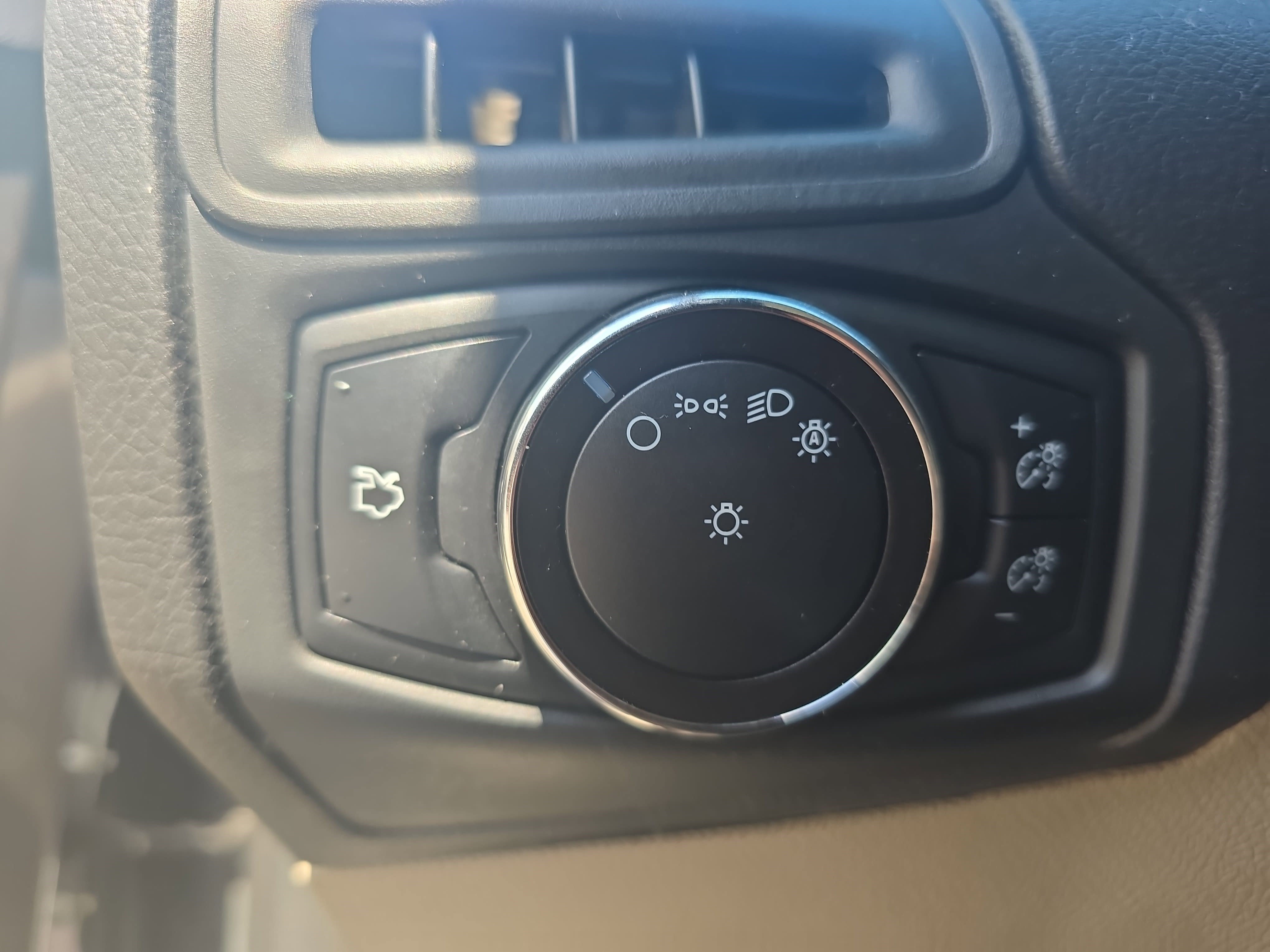 Used 2014 Ford Focus SE FWD image 24