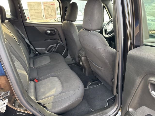 Used 2021 Jeep Renegade Latitude w/ Luxury Group II image 22