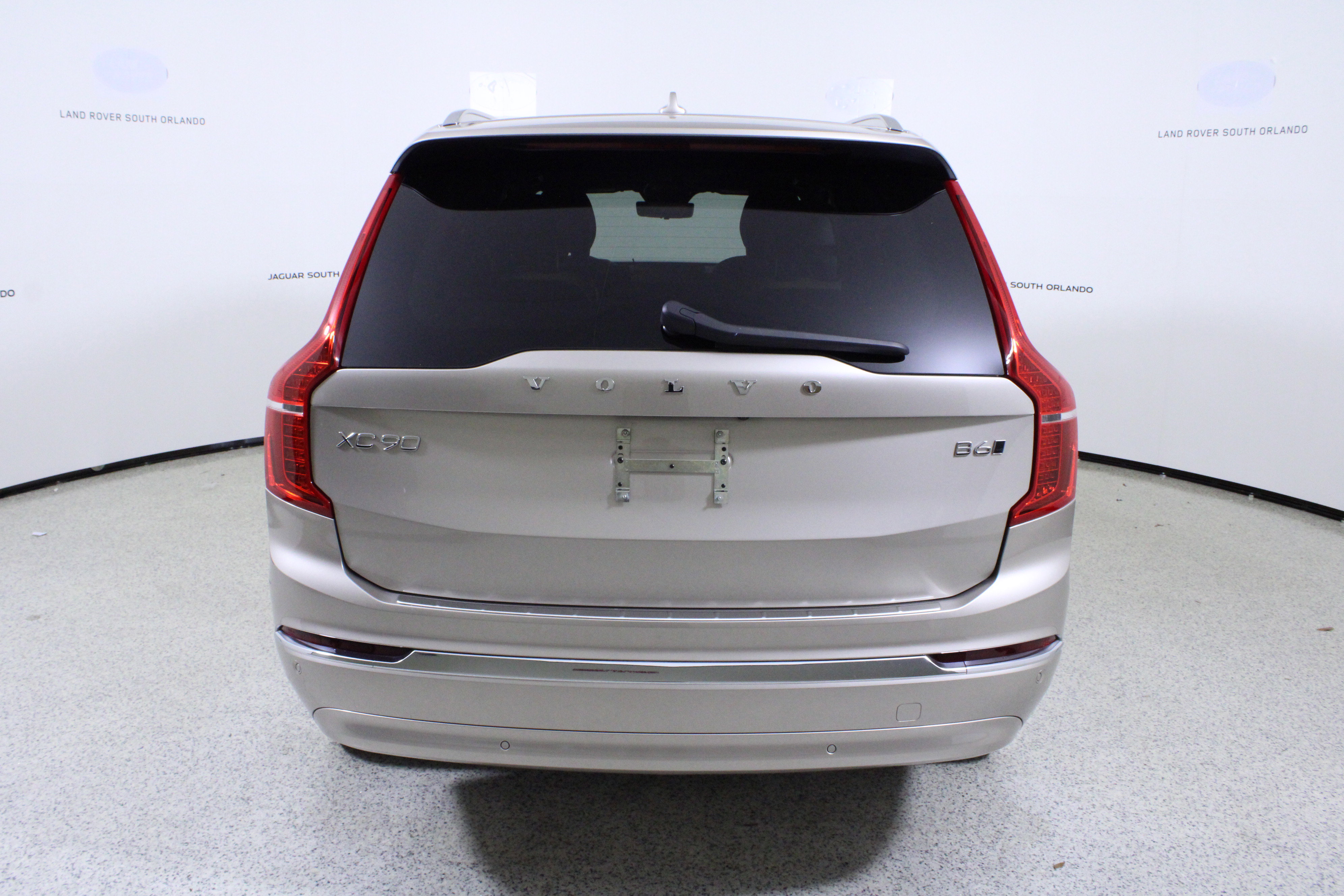 Used 2025 Volvo XC90 B6 Ultra w/ Protection Package Premier image 6