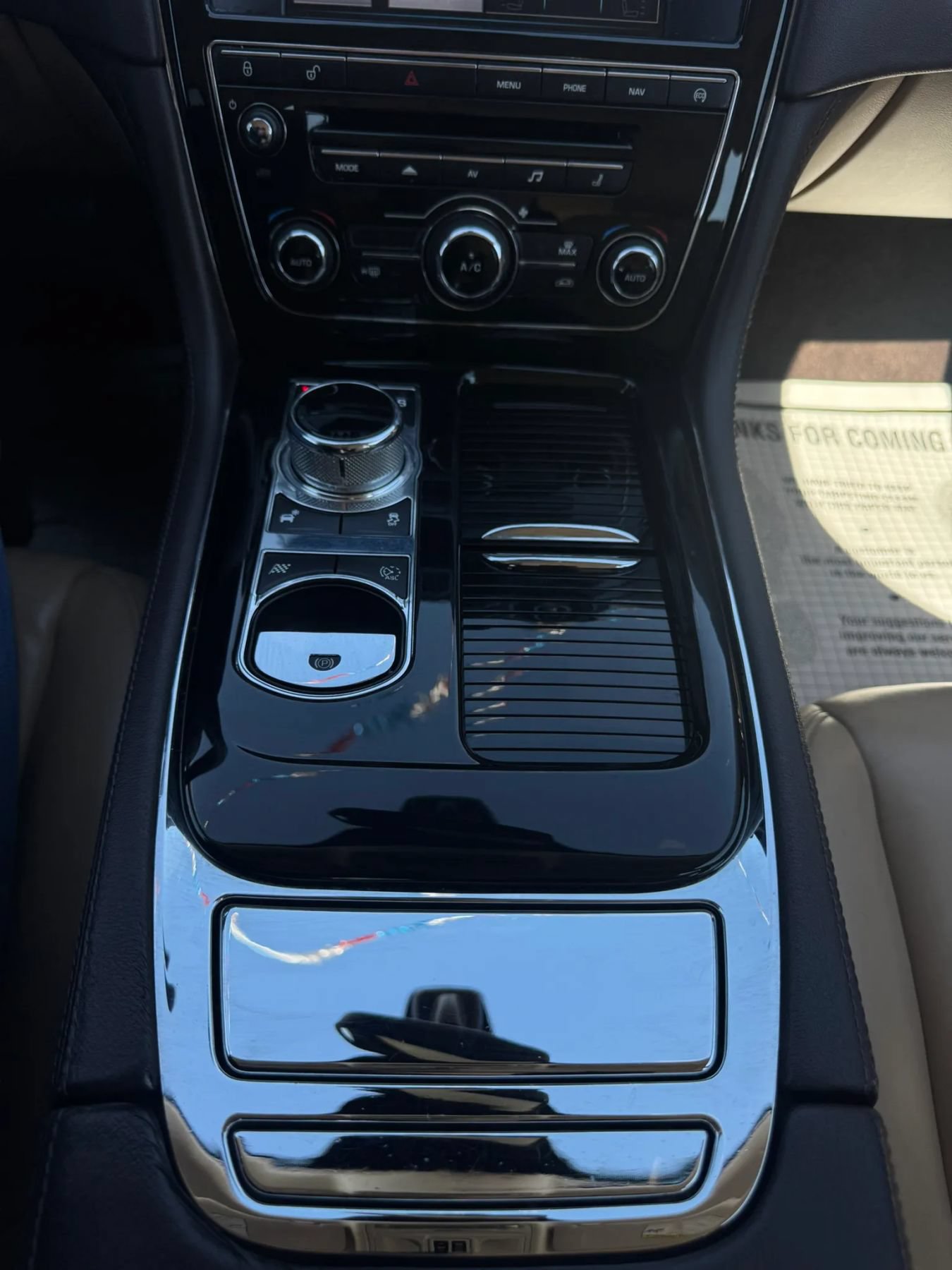 Used 2015 Jaguar XJ RWD image 26