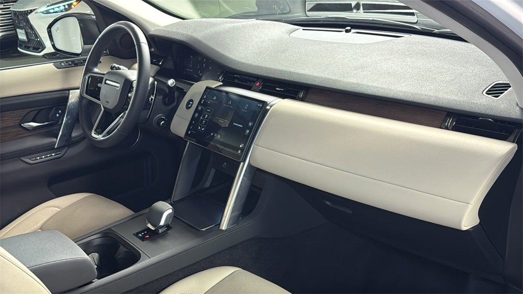 Used 2024 Land Rover Discovery Sport S image 10