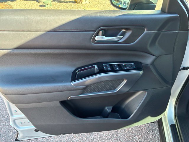 Certified 2024 Nissan Pathfinder SL w/ Black Appearance Package AWD/4WD image 15