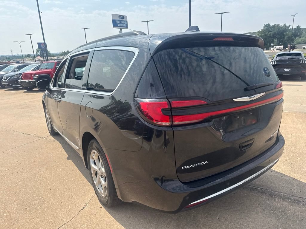 Used 2023 Chrysler Pacifica Limited FWD image 5