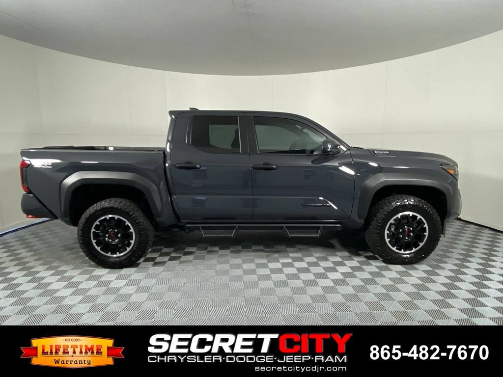 Used 2025 Toyota Tacoma TRD Off-Road AWD/4WD image 28