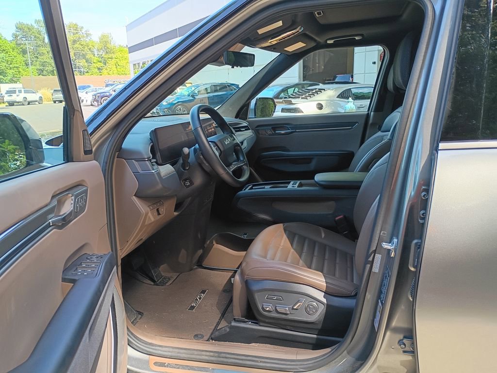 Used 2024 Kia EV9 Land AWD/4WD image 16