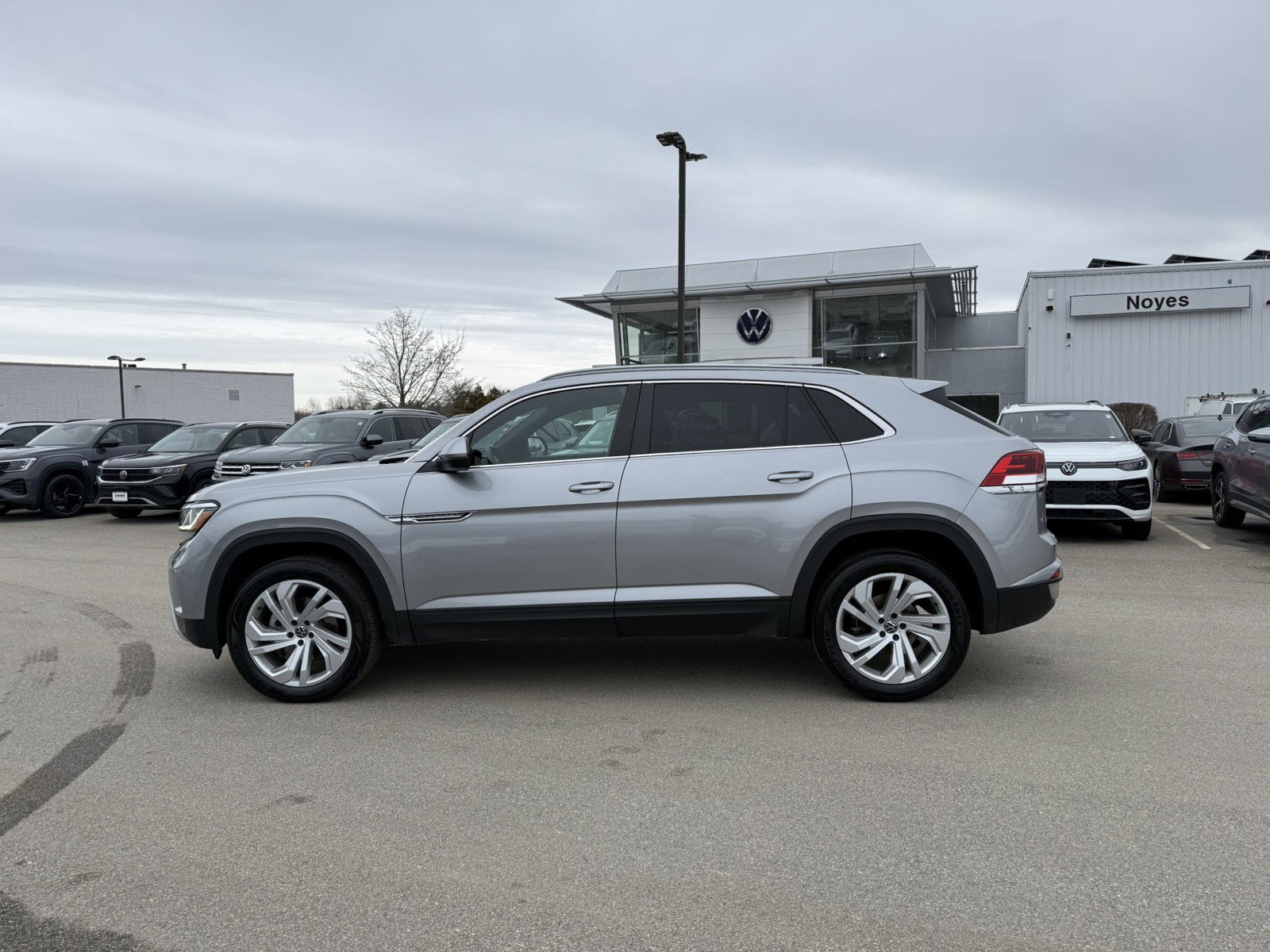 Used 2021 Volkswagen Atlas Cross Sport SEL image 8