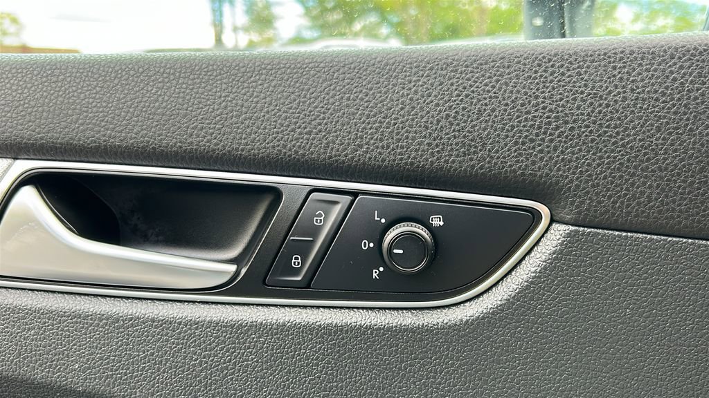 Used 2018 Volkswagen Passat 2.0T R-Line FWD image 26