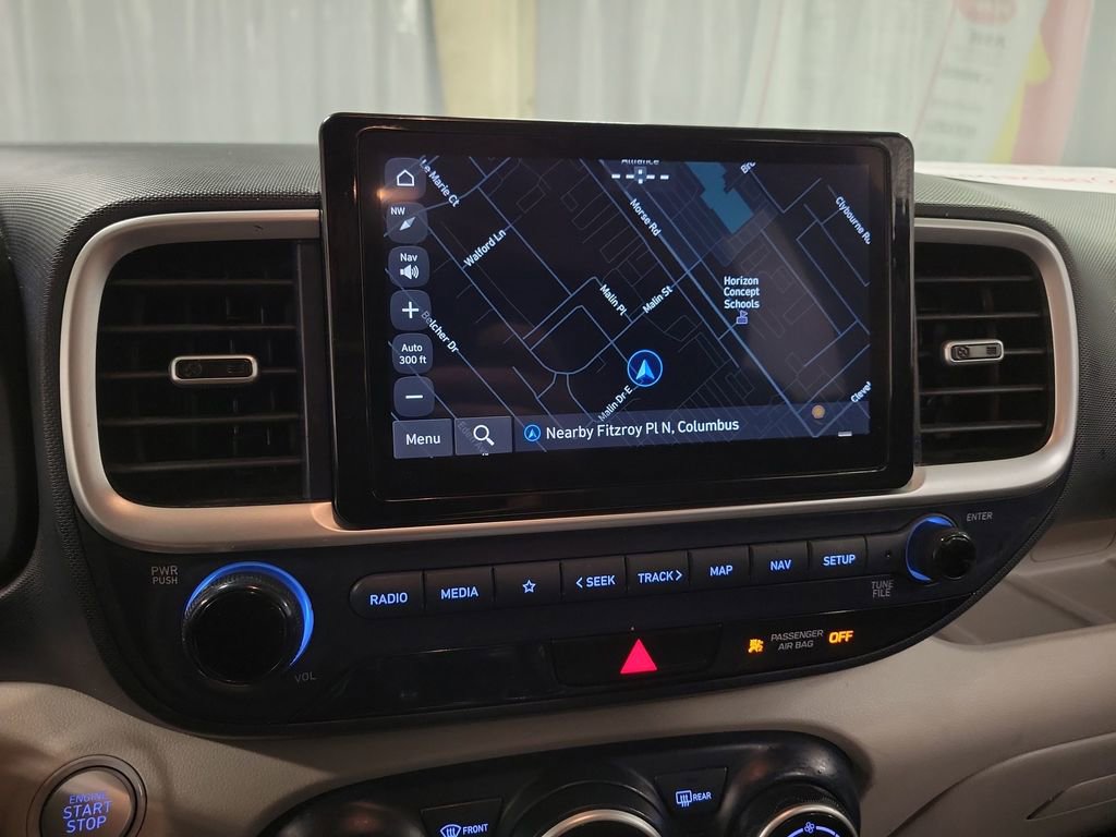 Used 2023 Hyundai Venue Limited image 17