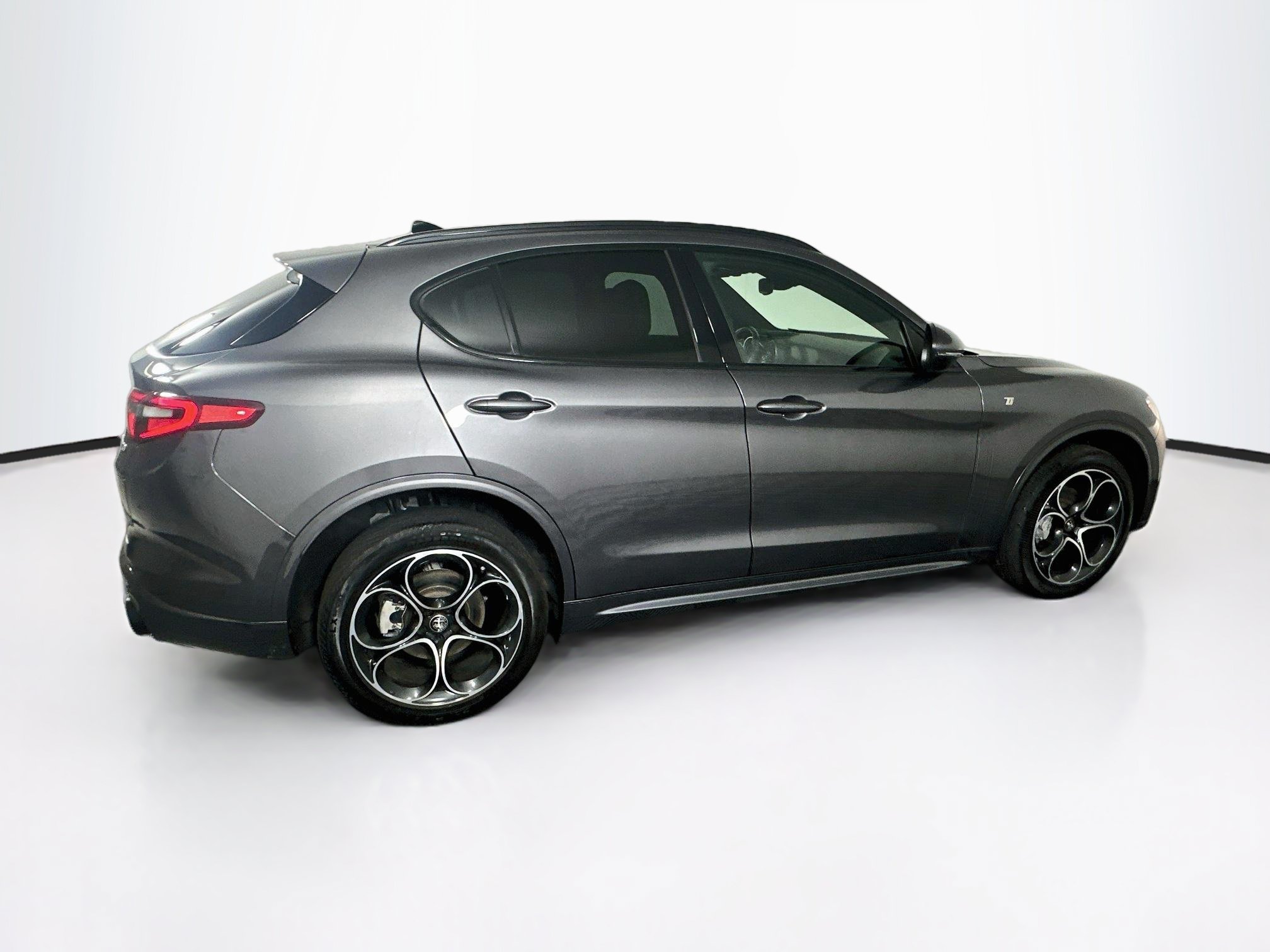 Used 2023 Alfa Romeo Stelvio Ti AWD/4WD image 10