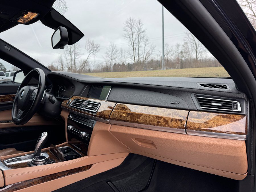 Used 2014 BMW 750Li xDrive AWD/4WD image 19