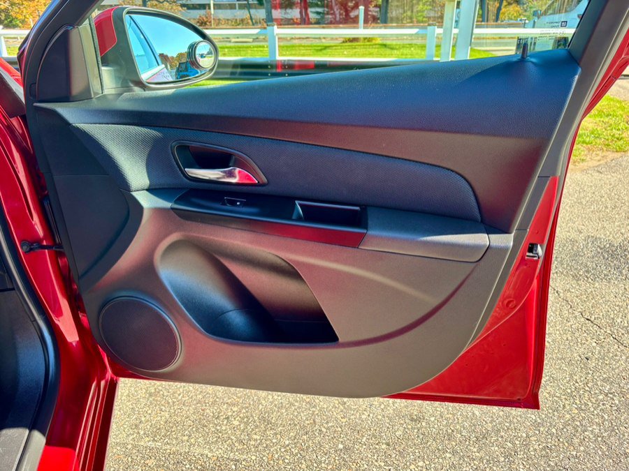 Used 2014 Chevrolet Cruze LT w/ Technology Package FWD image 10