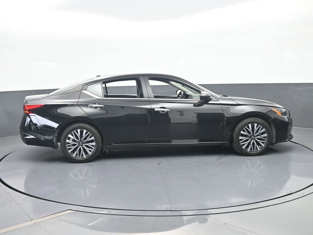 Used 2024 Nissan Altima 2.5 SV image 7