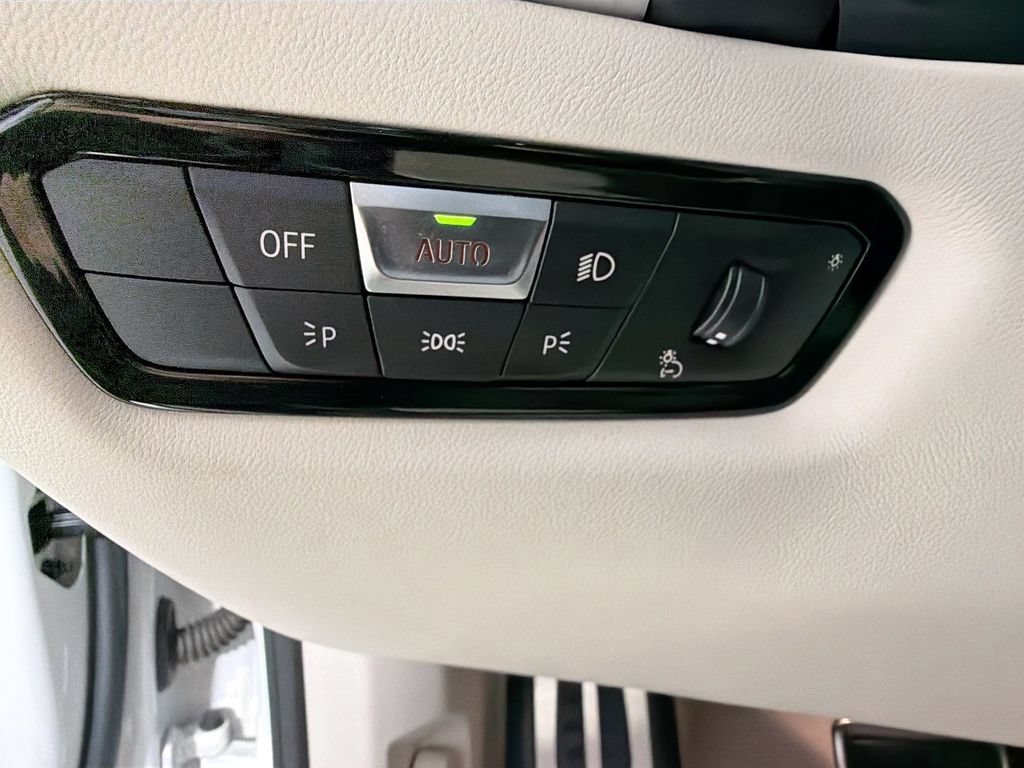 Used 2021 BMW 840i Coupe w/ M Sport Package RWD image 10