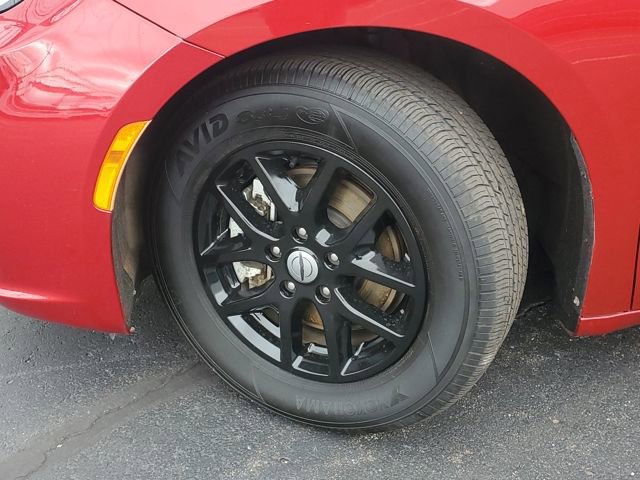 Certified 2024 Chrysler Pacifica Touring-L image 4