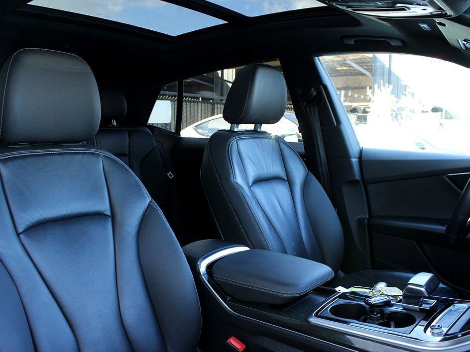 Used 2019 Audi Q8 Premium w/ Convenience Package image 26