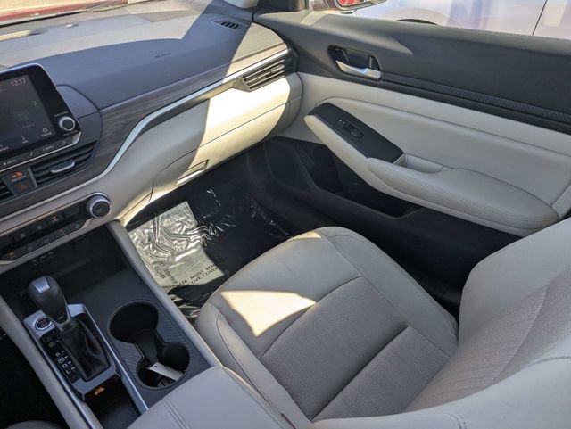 Used 2025 Nissan Altima 2.5 SV image 16
