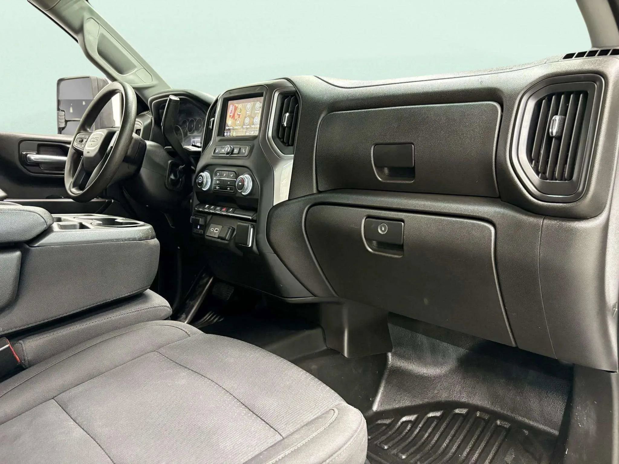 Used 2024 GMC Sierra 2500 Pro w/ Convenience Package image 14