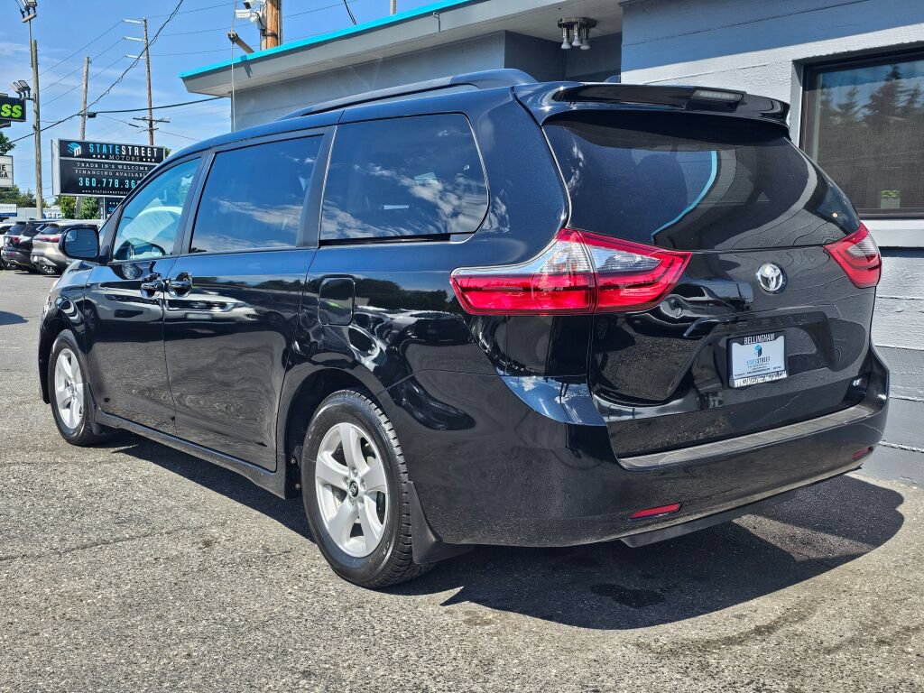 Used 2020 Toyota Sienna LE FWD image 3