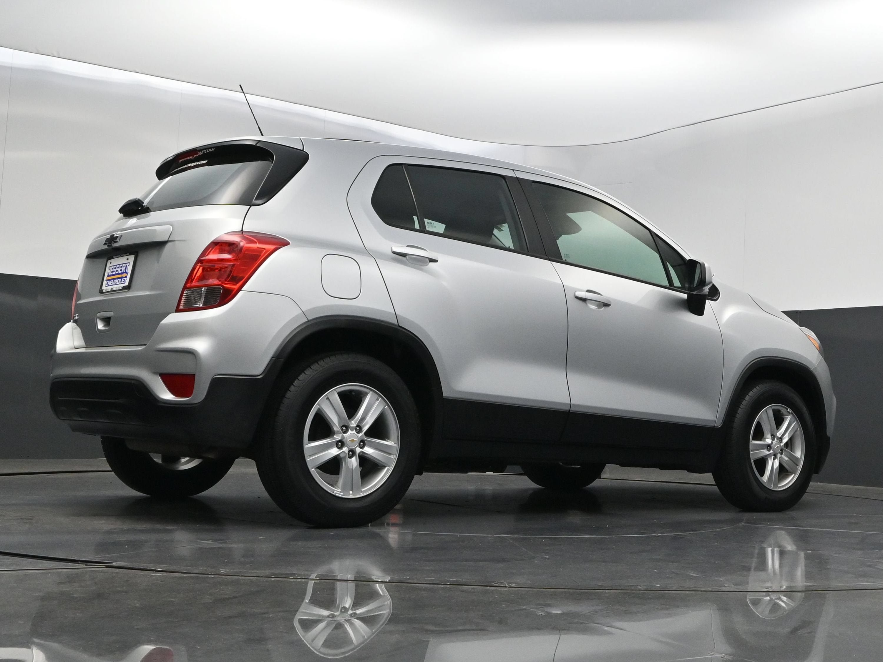 Used 2020 Chevrolet Trax LS FWD image 36