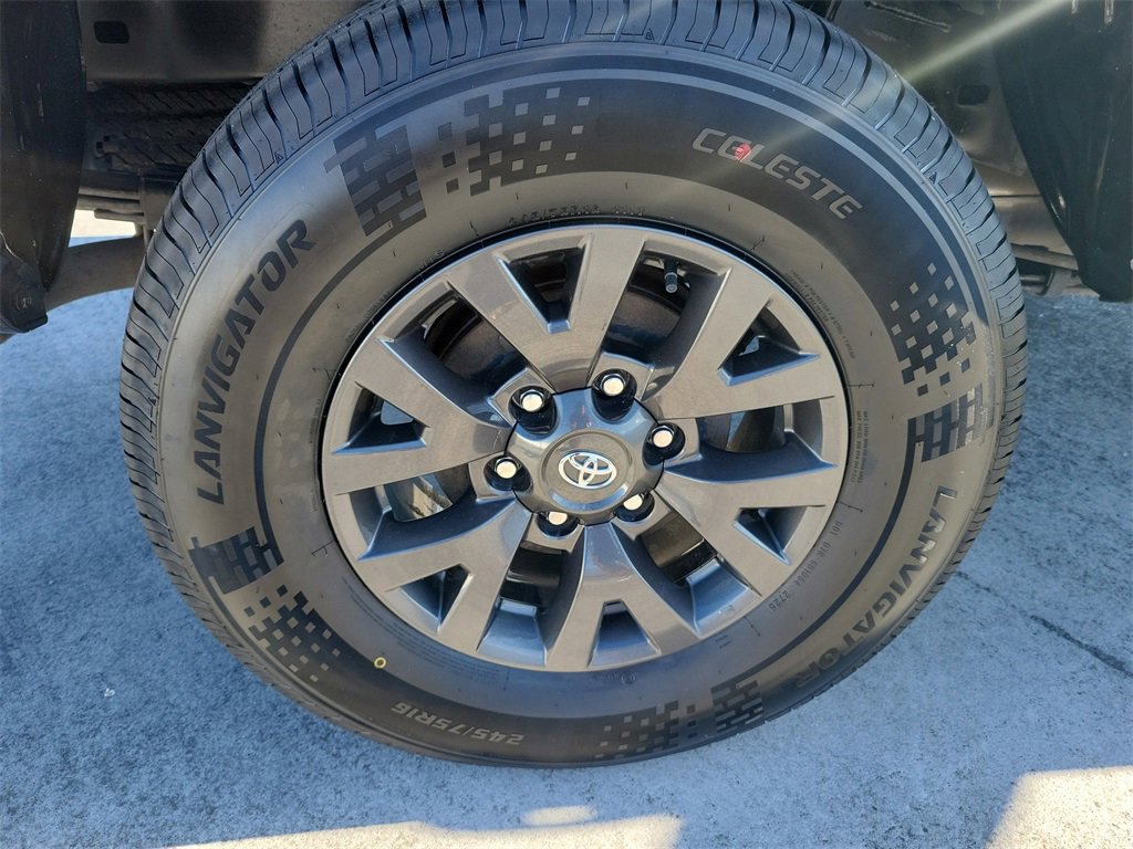 Used 2022 Toyota Tacoma SR5 w/ Technology Package image 7