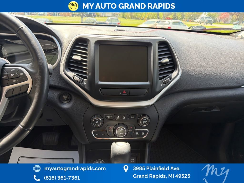 Used 2015 Jeep Cherokee Trailhawk w/ Comfort/Convenience Group AWD/4WD image 21